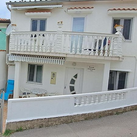 Apartmani Ana-Lora لوبار المظهر الخارجي الصورة