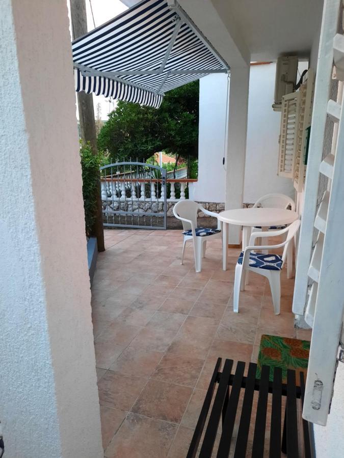 Apartmani Ana-Lora لوبار المظهر الخارجي الصورة