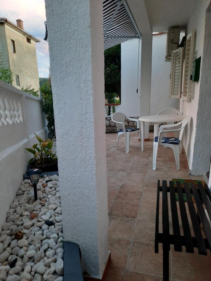 Apartmani Ana-Lora لوبار المظهر الخارجي الصورة