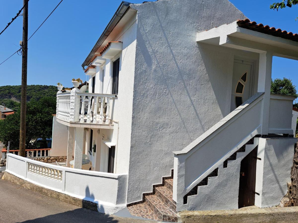 Apartmani Ana-Lora لوبار المظهر الخارجي الصورة