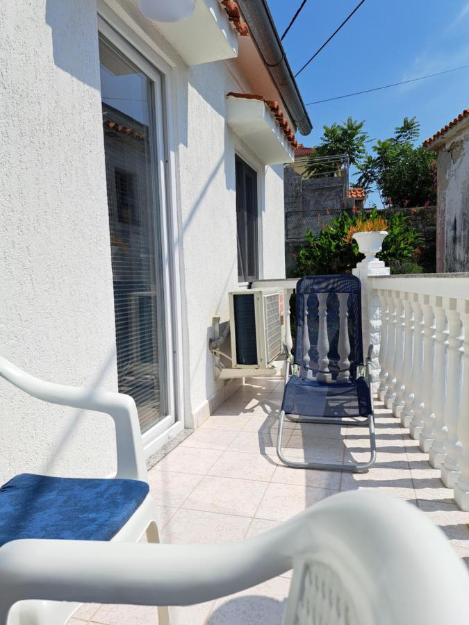 Apartmani Ana-Lora لوبار المظهر الخارجي الصورة