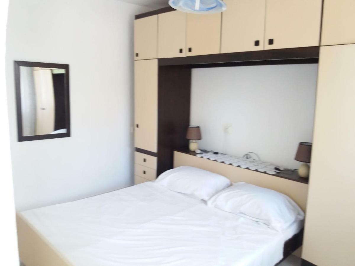 Apartmani Ana-Lora لوبار المظهر الخارجي الصورة
