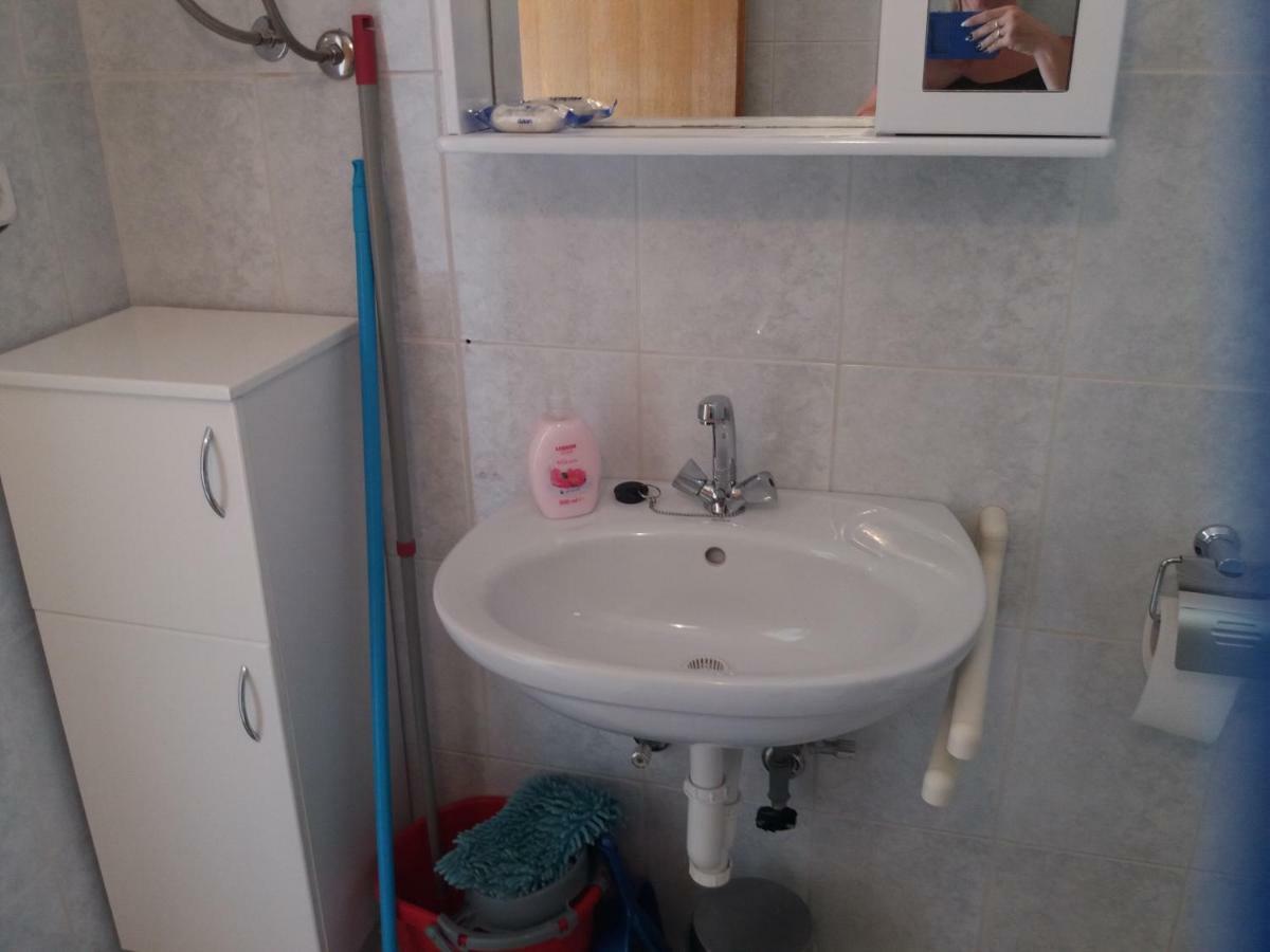 Apartmani Ana-Lora لوبار المظهر الخارجي الصورة